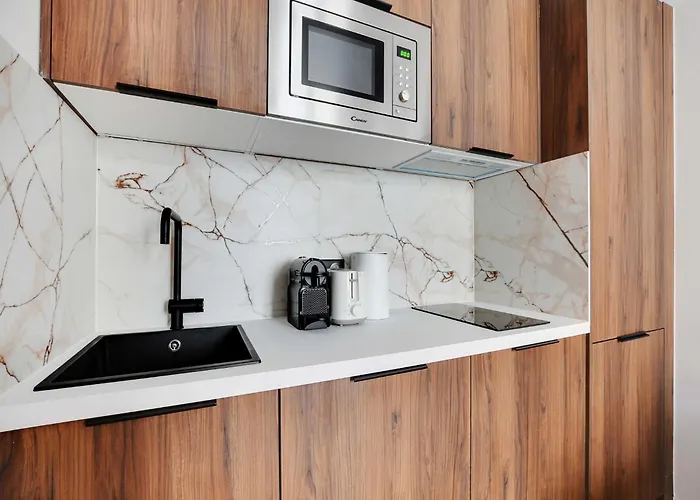 Charming - - Mobility Lease